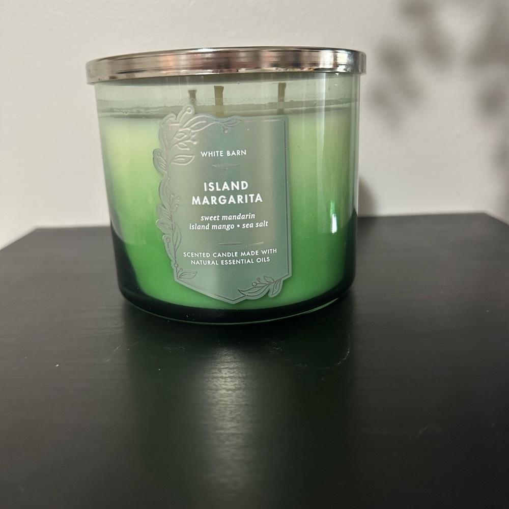 Bath and Bodyworks White Baen “Island Margarita”